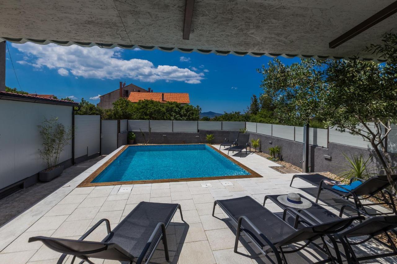 Katina Apartment With Private Pool ザダル エクステリア 写真